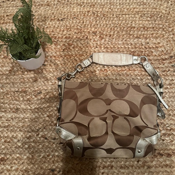 Coach Handbags - VINTAGE COACH CARLY HAND BAG
